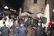 Manifestacija &quot;Okusi jeseni&quot; u Požegi završila tradicionalnim obredom krštenja mošta uz vinskog kardinala Bauera