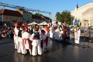 Al' je lipo naše kolo malo