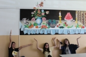 Oslikali novi mural na školskom zidu i stvorili jedinstvenu priču