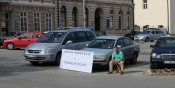 Nesvakidašnji prosvjed na Trgu sv. Trojstva u Požegi
