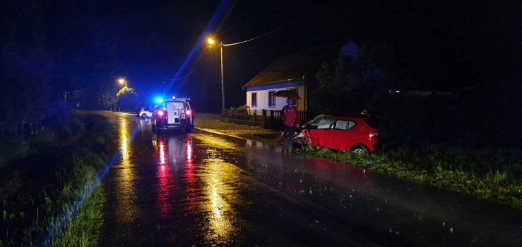 Direktan sudar Golfa i Suzukija u krivini u Krivaju