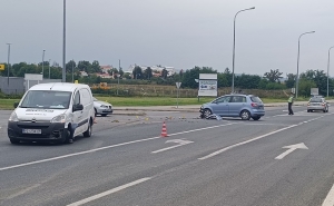 Vozačica "Volkswagena" nije propustila dostavni "Citroen" koji je od udarca odbačen na "Seat" i došlo je do trostrukog sudara