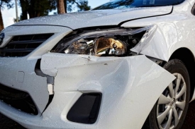 Dvije prometne nesreće a u onoj u Kutjevu 77-godišnjak se pokušao parkirati u desno ali je udario u već parkirani automobil