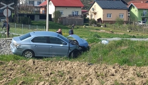 U sudaru "Citroena" i putničkog vlaka ozlijeđen 30-godišnjak a zaradio još i prekršajni nalog