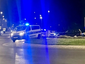 Motociklist zbog neprilagođene brzine pao u kružnom toku