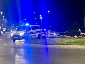 Motociklist zbog neprilagođene brzine pao u kružnom toku