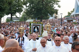 Završena devetnica Gospi od Suza u Pleternici: Tisuće hodočasnika u molitvi i zajedništvu