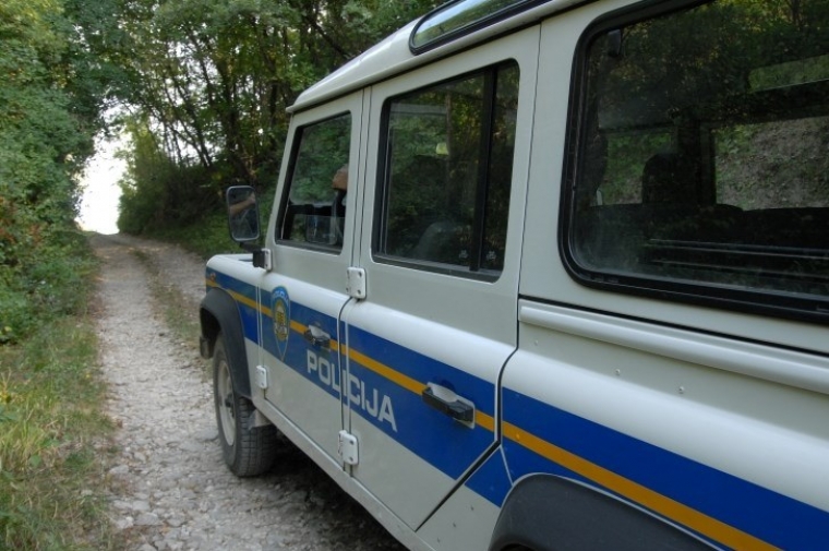 Nepoznati počinitelj provalio u metalnu kutiju Hrvatskih šuma i otuđio alat