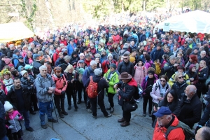 Preko 2.000 planinara pohodilo po 6 staza po Papuku na 40. "Papučkim jaglacima"