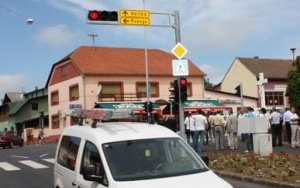 U raskrižju 56-godišnji vozač prošao kroz crveno na semaforu i udario u drugo vozilo u kojemu je ozlijeđen vozač