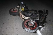 72-godišnjak u automobilu oduzeo prednost prolaska motociklu a 27-godišnjak pao s motocikla i ozlijedio se