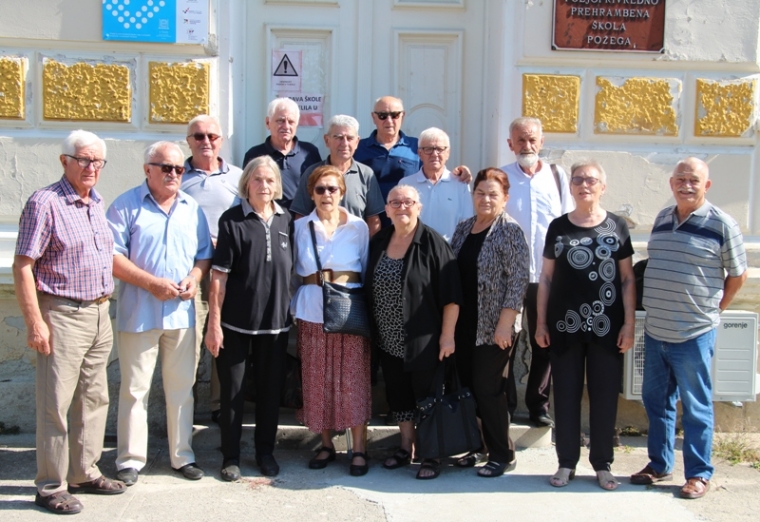 14 maturanata obilježilo 58 godina od mature, generacija 64/65. Poljoprivredne škole u Požegi - Ratarnice