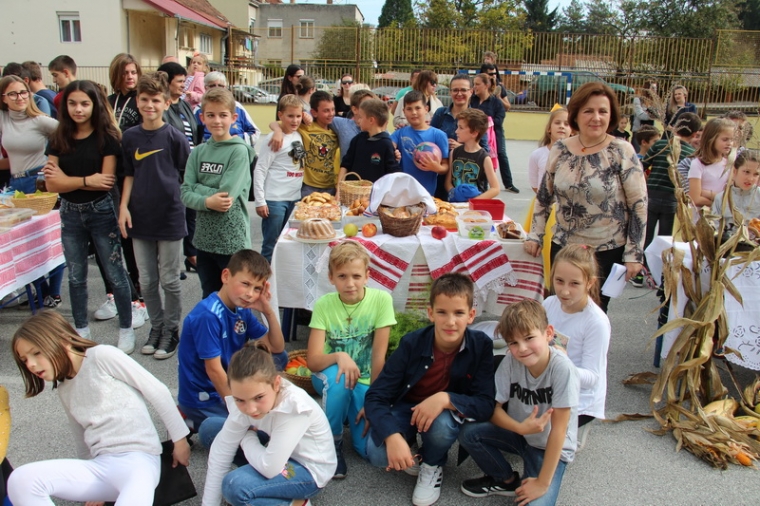 Dan kruha i zahvalnosti za plodove zemlje u OŠ Antuna Kanižlića Požega