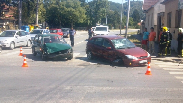 Direktni sudar zbog nepažnje vozačice