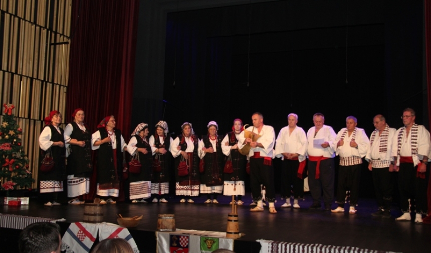 19. Međunarodna smotra folklora "Običaji starog zavičaja" KUD-a Zavičajno društvo "Rama" iz Pleternice