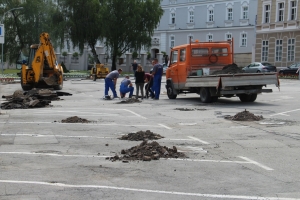 Započela rekonstrukcija parkirne površine na požeškom Trgu sv. Trojstva