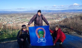 Božićne zimske radosti na Požeškoj gori - Planinari HPD "Sokolovac" uživali u sunčanom danu i vinima Zlatne doline