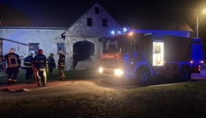 Na zapuštenoj površini kraj požeške Šokačke ulice izbio požar, a požar u Kuriji Kušević u Kuzmici izazvao odbačeni opušak