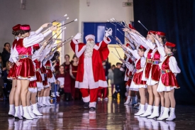 Požegi s ljubavlju - Požeške mažoretkinje već četvrt stoljeća organiziraju plesni doček Djeda Božićnjaka