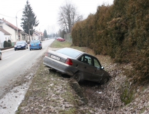 Nepropisna obilaženja i uključivanja u promet uzrok nezgode