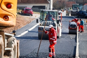 Završetak radova u Pleternici u ulicama Dolač i Smrik kojima će se pospješiti prometna povezanost i riješiti problem oborinske odvodnje