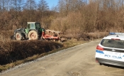 Prilikom obrade poljoprivredne površine došlo do prevrtanju traktora i poginuo muškarac