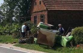 Zbog neprilagođene brzine 41-godišnjak u Poljani se zabio u plug koji je bio pridodan traktoru kojim je 48-godišnjak skretao ulijevo