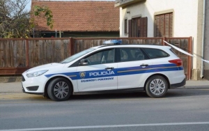 25-godišnji vozač "BMW" uz alkohol od 1,84 promila sletio s kolnika i udario u betonski vodopropust