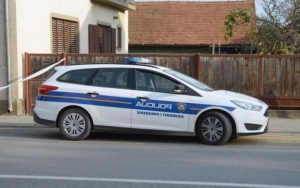 Vozeći teretni automobil u Velikoj nije osigurao teret koji je pao na teretni automobil 48-godišnjaka - policijski službenik je dobio prijavu za prekršaj