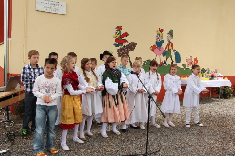 Djeca se zahvalila pjesmom i plesom