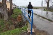 Nakon 50 godina stanovnici Mlinske ulice dobili ogradu uz most
