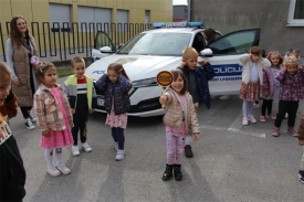 Djeca iz Dječjeg vrtića Tratinčica posjetili Policijsku postaju Pleternica
