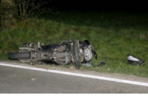 Bez vozačke, neprilagođenom brzinom 21-godišnji motociklist sletio s prometnice i zadobio teške ozljede
