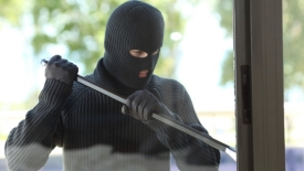 Nepoznati počinitelj iz kuće u vlasništvu 80-godišnjakinje otuđio novac - policijski službenici tragaju za nepoznatim počiniteljem