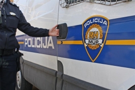 Alkoholizirani 71-godišnjak u dvorištu obiteljske kuće napao 29-godišnjaka - dobio smještaj u policijskoj postaji