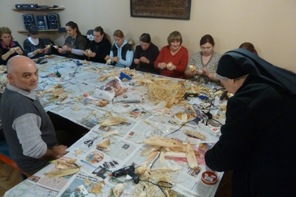 Od komušine izrađivali uskrsna jaja