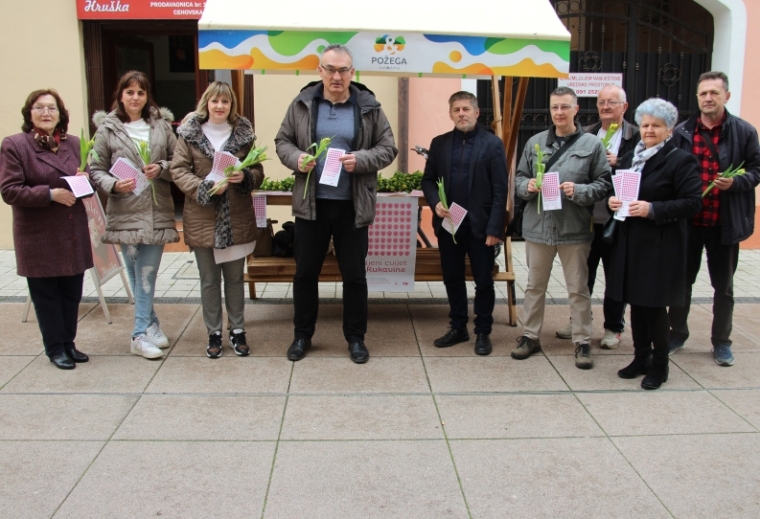 Humanitarna akcija "Omiljeni cvijet Ane Rukavine" Foruma žena SDP-a Požega
