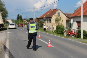Nalet kamiona šlepera na traktor