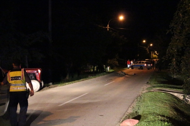 Mladić poginuo padom pod traktor