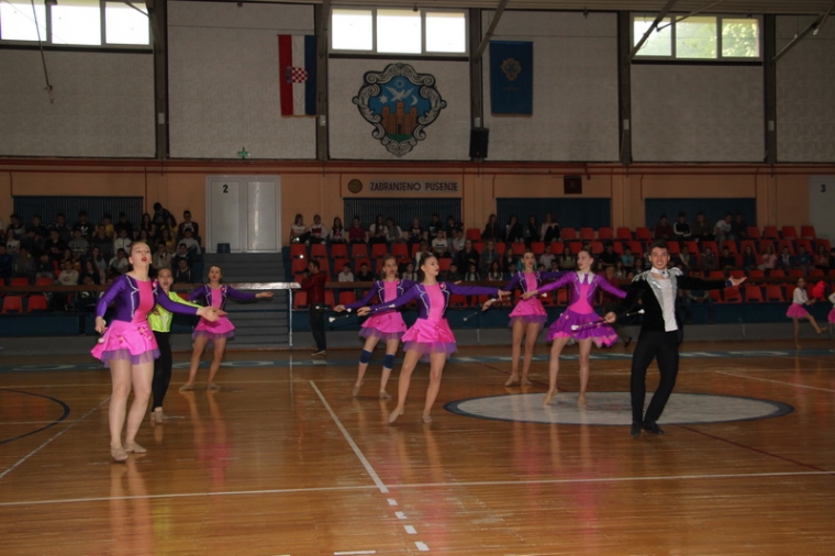 Mažoret revijom predstavljeni vrhunski rezultati Požeških mažoretkinja