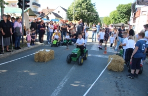"Festival graševine" uz vinske radionice, salon vina, sajam, utrke traktora, vinski maraton i vinsku alku nudio i odličnu zabavu do kasno u noć