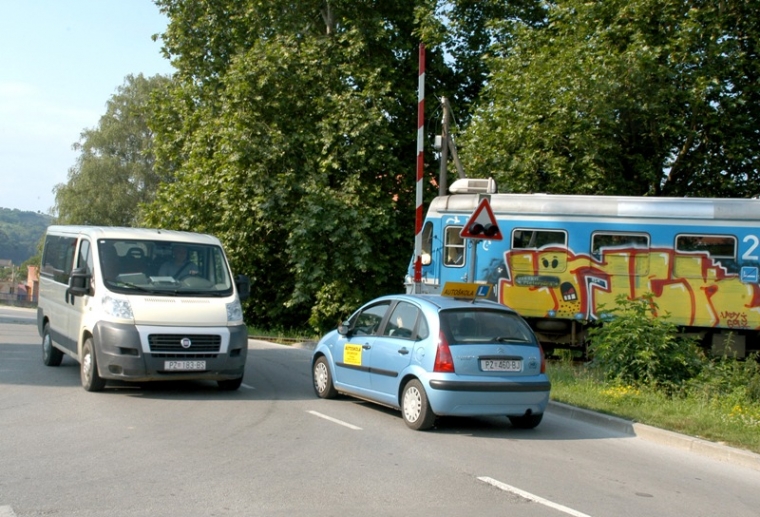 Pružni prijelaz u Primorskoj nije osiguran s rampom zbog kvara