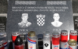 Otkrivena spomen-ploča poginulim hrvatskim braniteljima iz Zagrađa, Ivici Luciću i Ivici Uremoviću