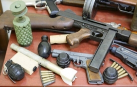 Zavidno naoružan građanin je ipak dragovoljno i anonimno predao svoj arsenal - 6 ručnih bombi, 2 puškomitraljeza i streljivo