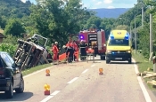 U slijetanju kamiona teško ozlijeđen 61-godišnji vozač, a u Požegi sinoć 44-godišnjak napuhao 2,59 promila