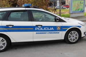 Autobusom zapeo za "Mercedes" a 52-godišnjakinja vozila "Kiu" neprilagođenom brzinom i sletjela s ceste