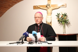 „Približi im se Isus i pođe s njima" (lk 24,15)