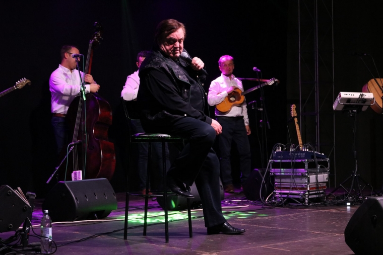 Krunoslav Kićo Slabinac dirnuo u dušu svojim pjesmama Pleterničane i brojne njihove goste