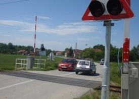 Zabilježena 2 bijega s prometnih nesreća u Donjim Emovcima i Pleternici gdje je vozač udario u polubranik s uključenim svjetlosnim i zvučnim signalima