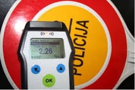 Čak tri vozača upravljala vozilima pod utjecajem alkohola od preko 2 promila - rekorder s 2,84 promila alkohola - svi dobili smještaj u policiji